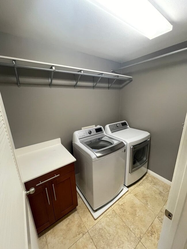 Building Photo - Beautiful and Modern Townhome in The Bay at Point Loma Condominiums