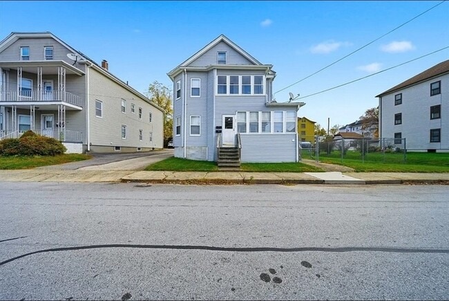 Building Photo - 31 Whitcomb St