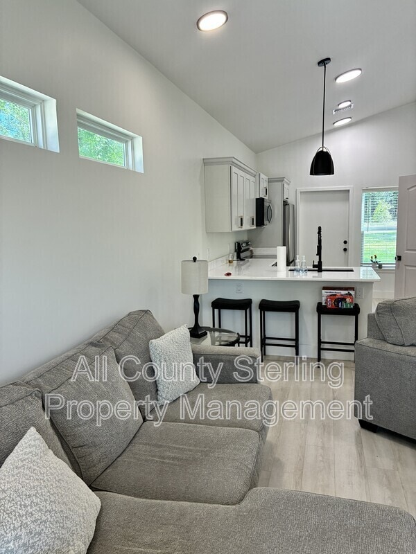 Building Photo - 10230 NE 72nd St