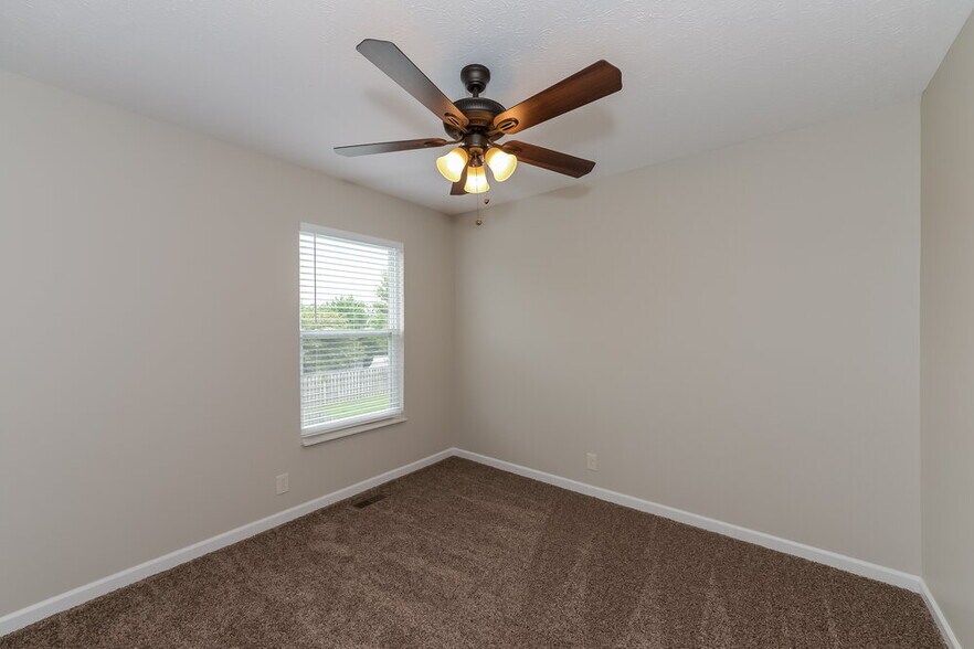 Building Photo - 1704 Stone Hollow Ct