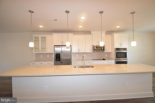 Building Photo - 44840 Tiverton Sq