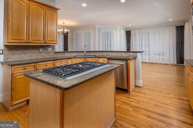 Building Photo - 9445 Stoney Ridge Ln