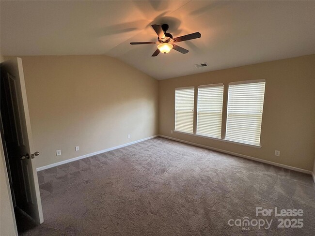 Building Photo - 10010 Blakeney Preserve Dr