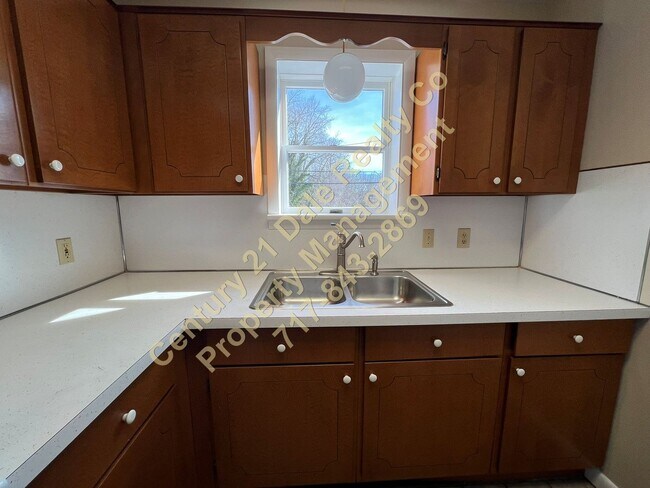 Building Photo - Beautiful 2 Bedroom Apartment on East Market Street