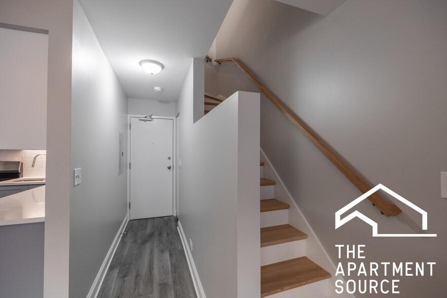 Building Photo - 744 W Gordon Ter