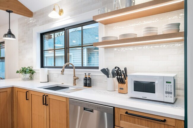 Building Photo - 2453 4th Ave W