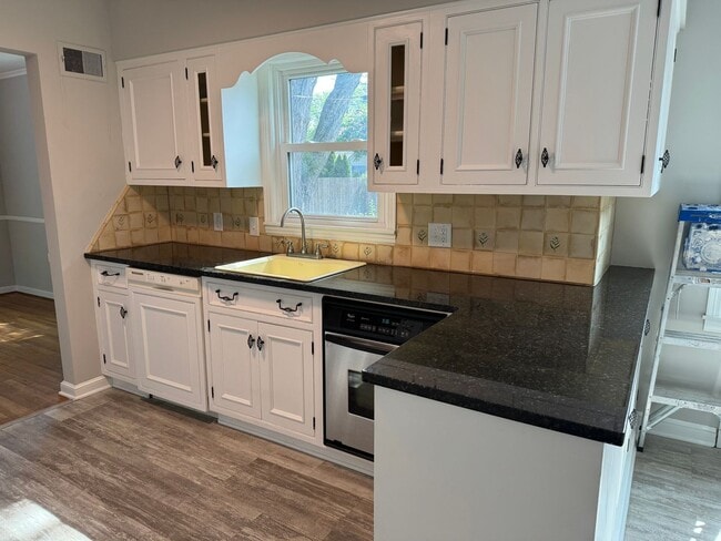 Building Photo - 3 Bedroom 2 Bathroom Single Family Home in Upper Arlington