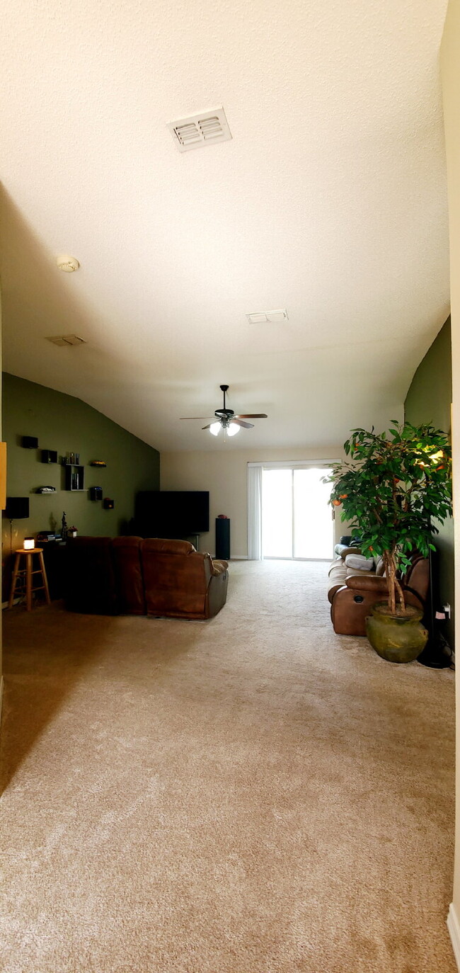 Building Photo - "Spacious 4-Bed Family Home in Milton with...