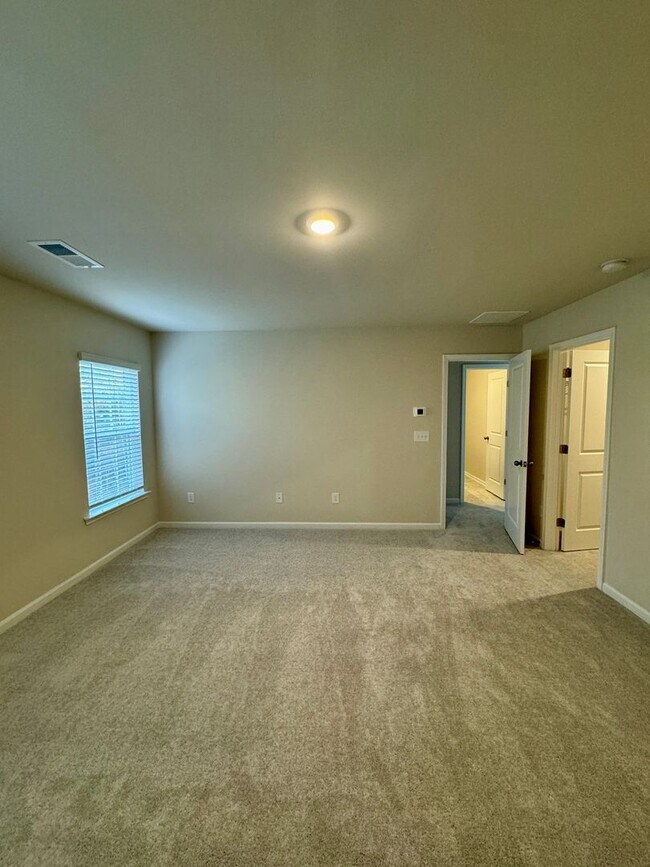 Building Photo - 4BR/2.5BA in Steel Creek's Brightwater Neighborhood