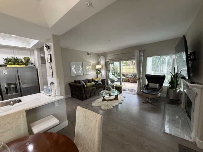 Building Photo - Beautiful 1 Bed/1.25 Bath Spacious Condo in Perfect San Ramon Location