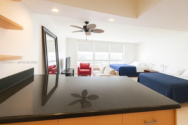 Building Photo - 100 Lincoln Rd