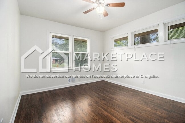Building Photo - 2760 Dearwood Dr SW