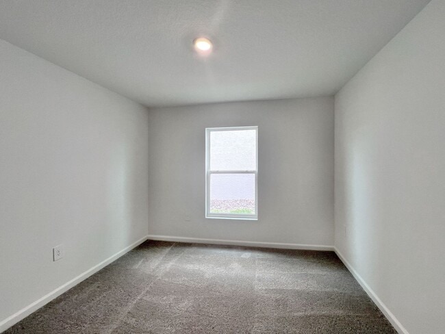 Building Photo - Newly Built Three-Bedroom Home