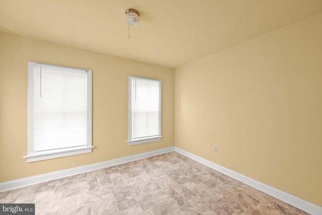 Building Photo - 640 1/2 3rd St