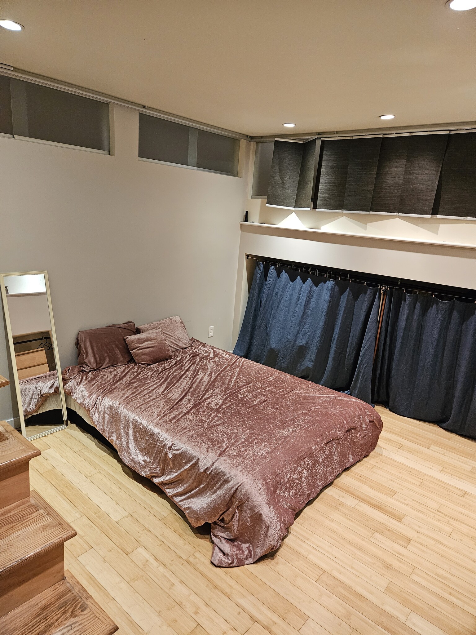 Building Photo - 2105 Sarah St