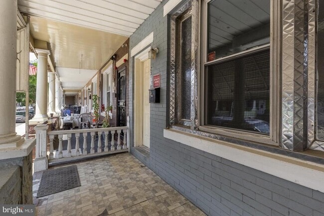 Building Photo - 2323 E Cambria St