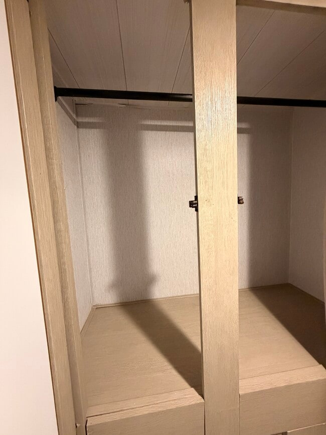 Building Photo - 4245 SW 20th St