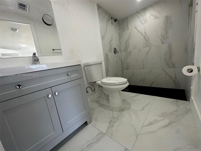 Building Photo - 3701 SW 40th St