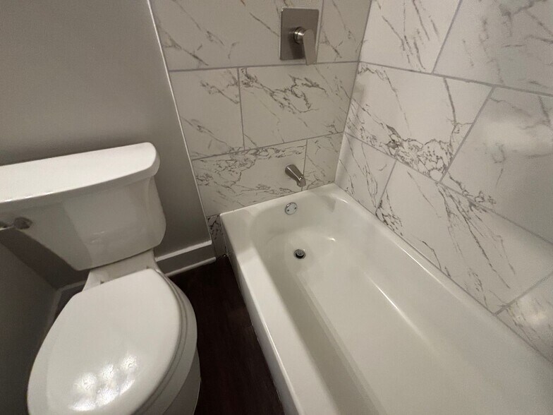 Building Photo - 6333 Green Grove Dr