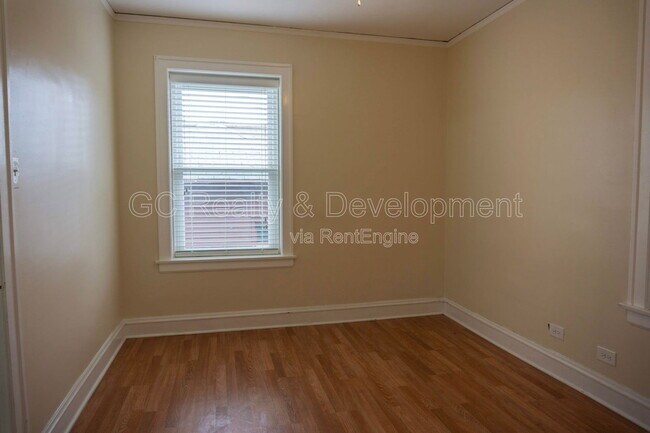 Building Photo - 3841 N Sawyer Ave