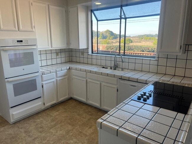 Building Photo - 381 St Andrews Ln