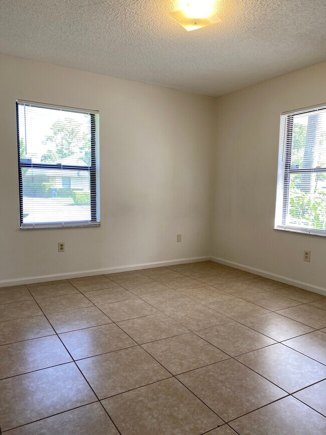 Building Photo - 1098 Crassula Ct