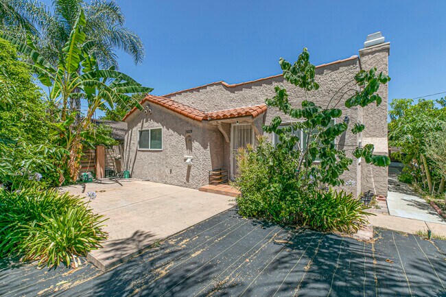 Building Photo - 18605 Valerio St