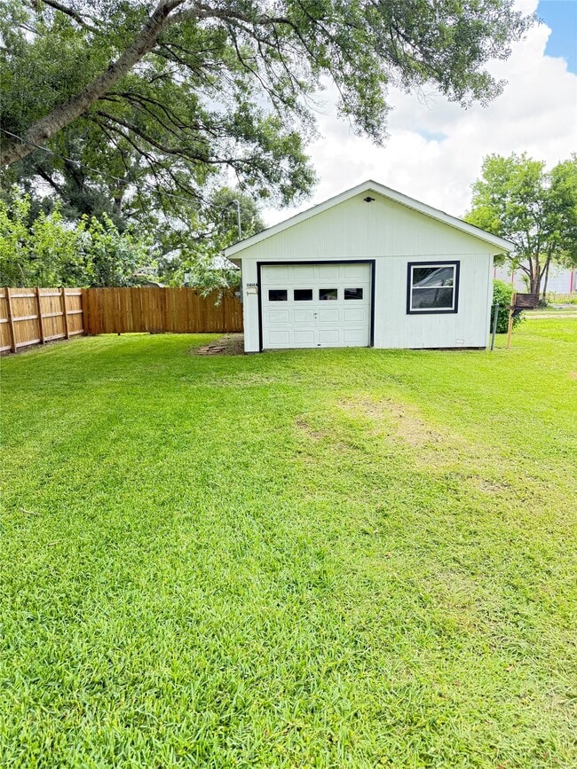 Building Photo - 11414 Sralla Rd