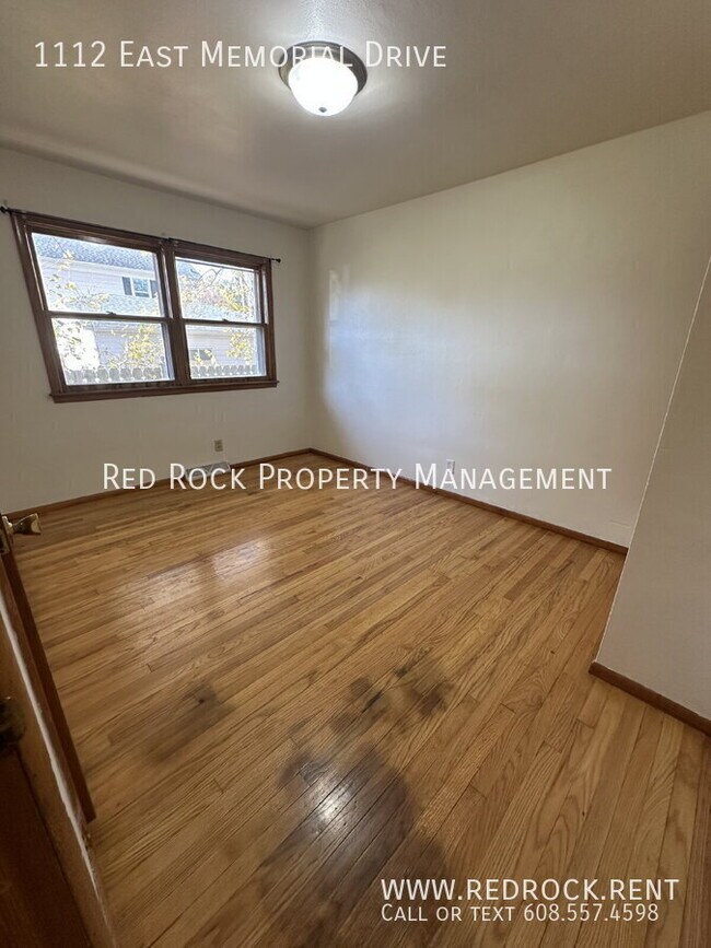 Building Photo - 1112 E Memorial Dr