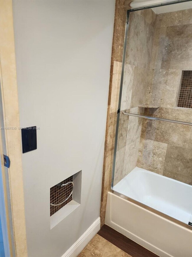 Building Photo - 537 N University Dr