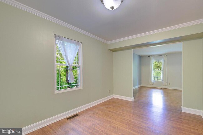 Building Photo - 48 Radcliffe Dr