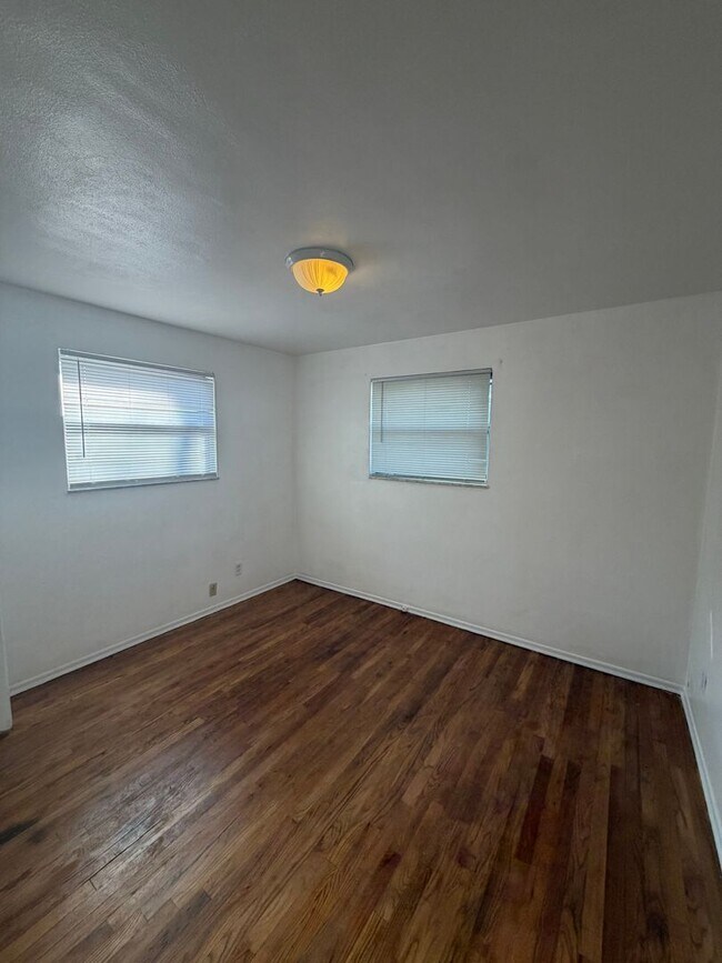 Building Photo - 9065 Bobb Ave