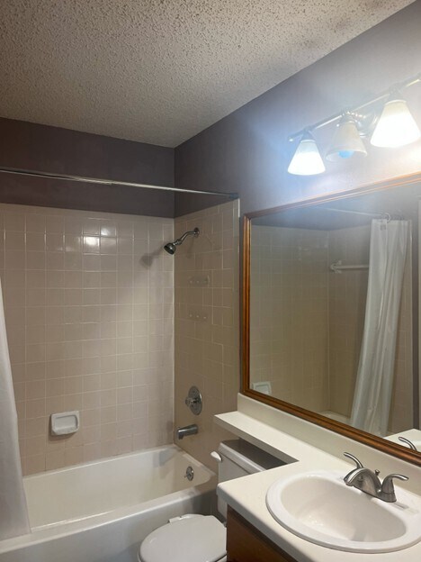 Building Photo - 11404 Walnut Ridge Dr
