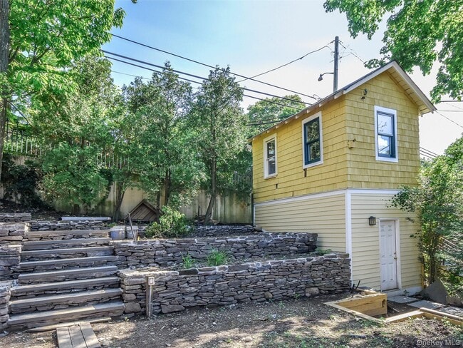 Building Photo - 290 8th Ave