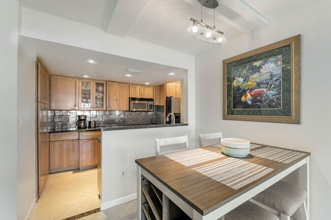 Building Photo - Beautiful furnished Ocean front condo available after April 2026 to December 2026