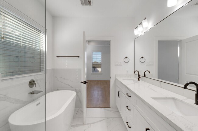 Building Photo - 1526 Chestnut St