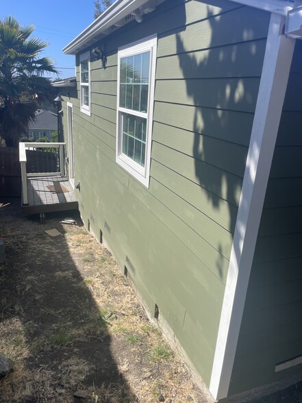 Side entrance - 3427 Margarita Ave