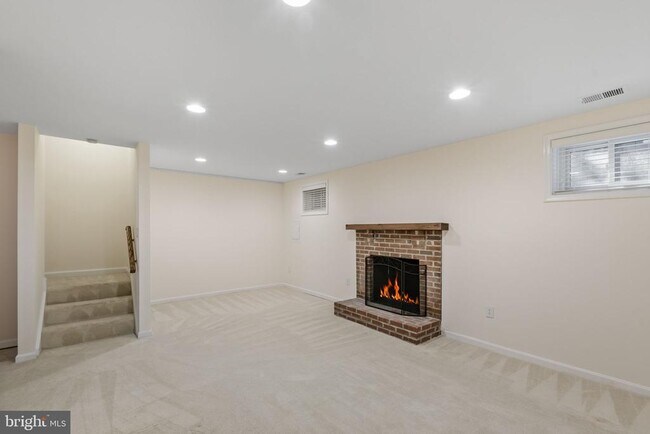 Building Photo - 6860 Williamsburg Pond Ct