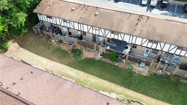 Building Photo - 2956 N Dekalb Dr