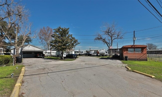 Building Photo - 14742 Hempstead Rd