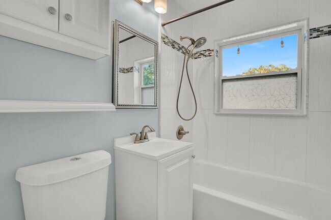 Building Photo - 501 SW 8th St