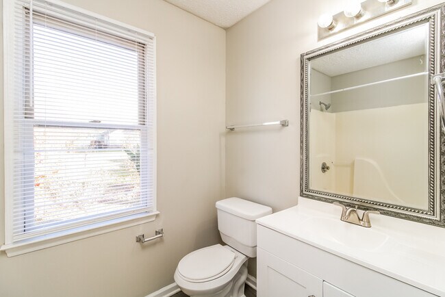 Building Photo - Bright 3-Bedroom Home in Greensboro, NC