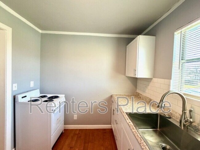 Building Photo - 2915 E Easton St