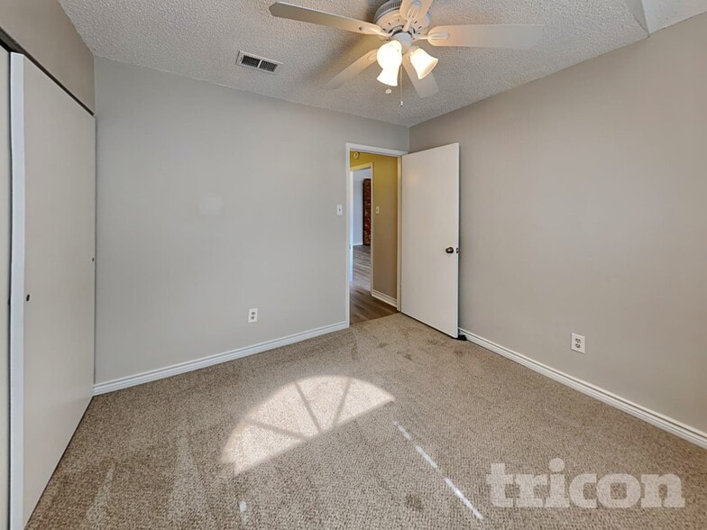 Building Photo - 2758 Briar Hill Dr