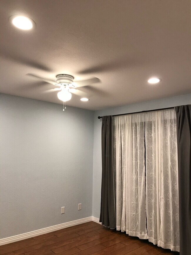 Building Photo - 9725 Mesa Springs Way