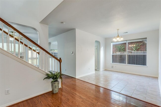 Building Photo - 1908 Montana Sky Dr