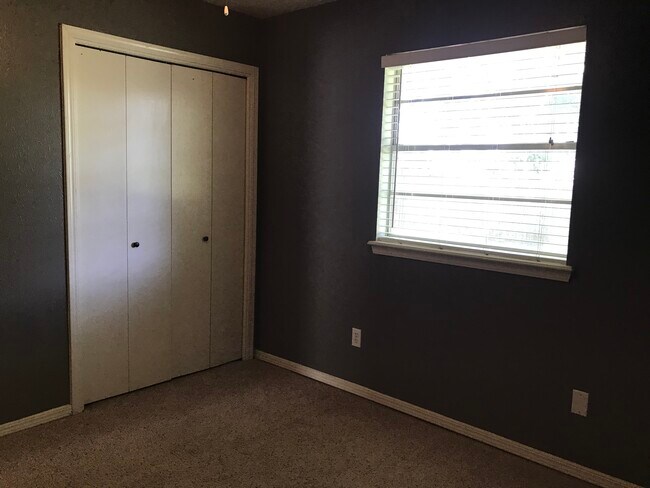 Building Photo - 2349 Houston Avenue