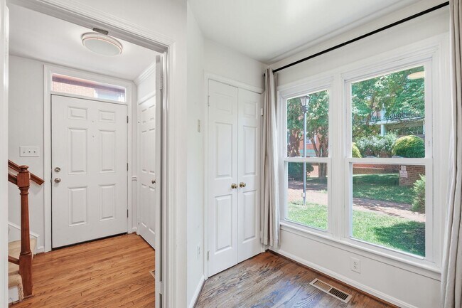 Building Photo - 541 Colecroft Ct