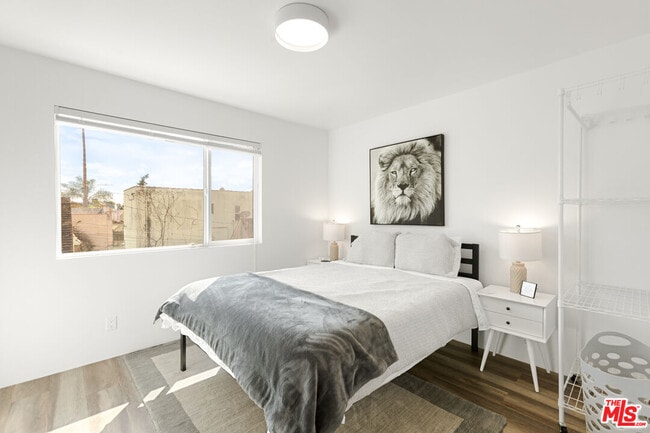 Building Photo - 460-460 N Alfred St