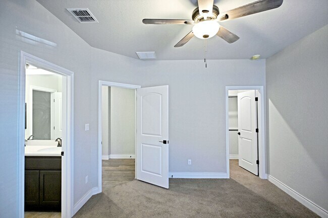 Building Photo - 588 Vale Ct